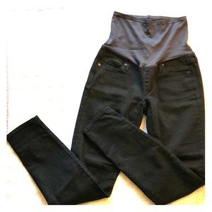 Like new! Gap maternity black skinny jeans Size 25